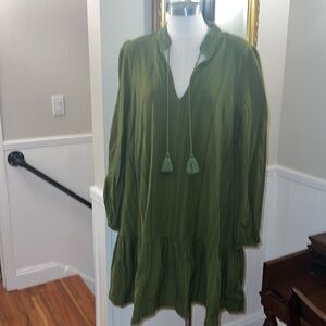 Crown & Ivy Green Long Sleeve Dress